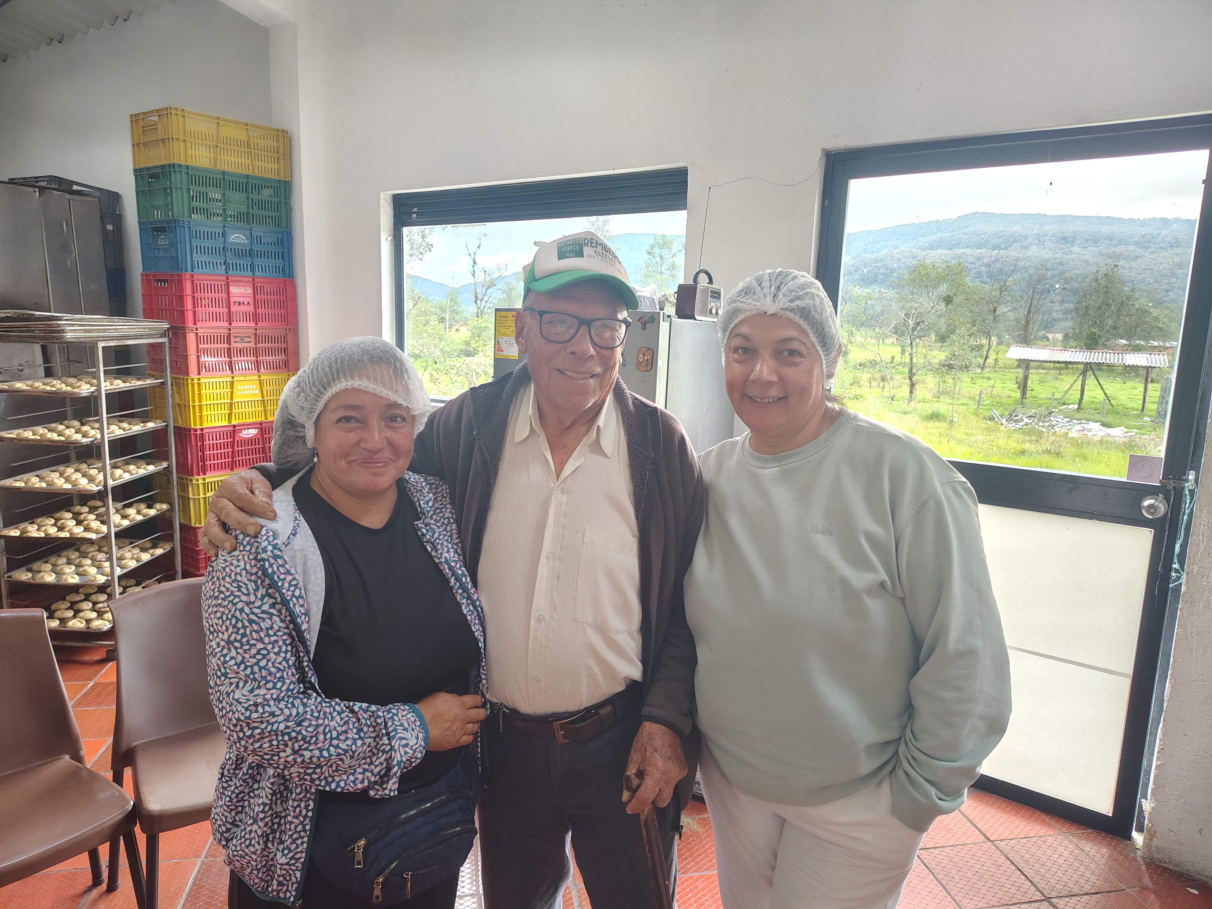 Adultos mayores bailando